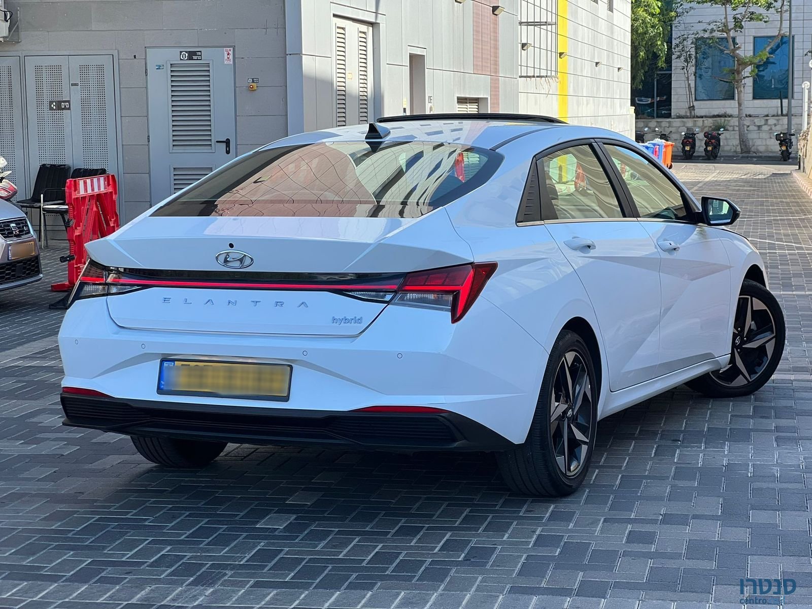 2022' Hyundai Elantra photo #2