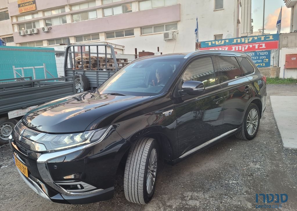 2020' Mitsubishi Outlander מיצובישי אאוטלנדר photo #3
