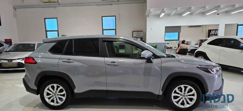 2023' Toyota Corolla Cross טויוטה קורולה קרוס photo #3