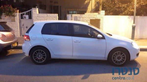 2011' Volkswagen Golf photo #1