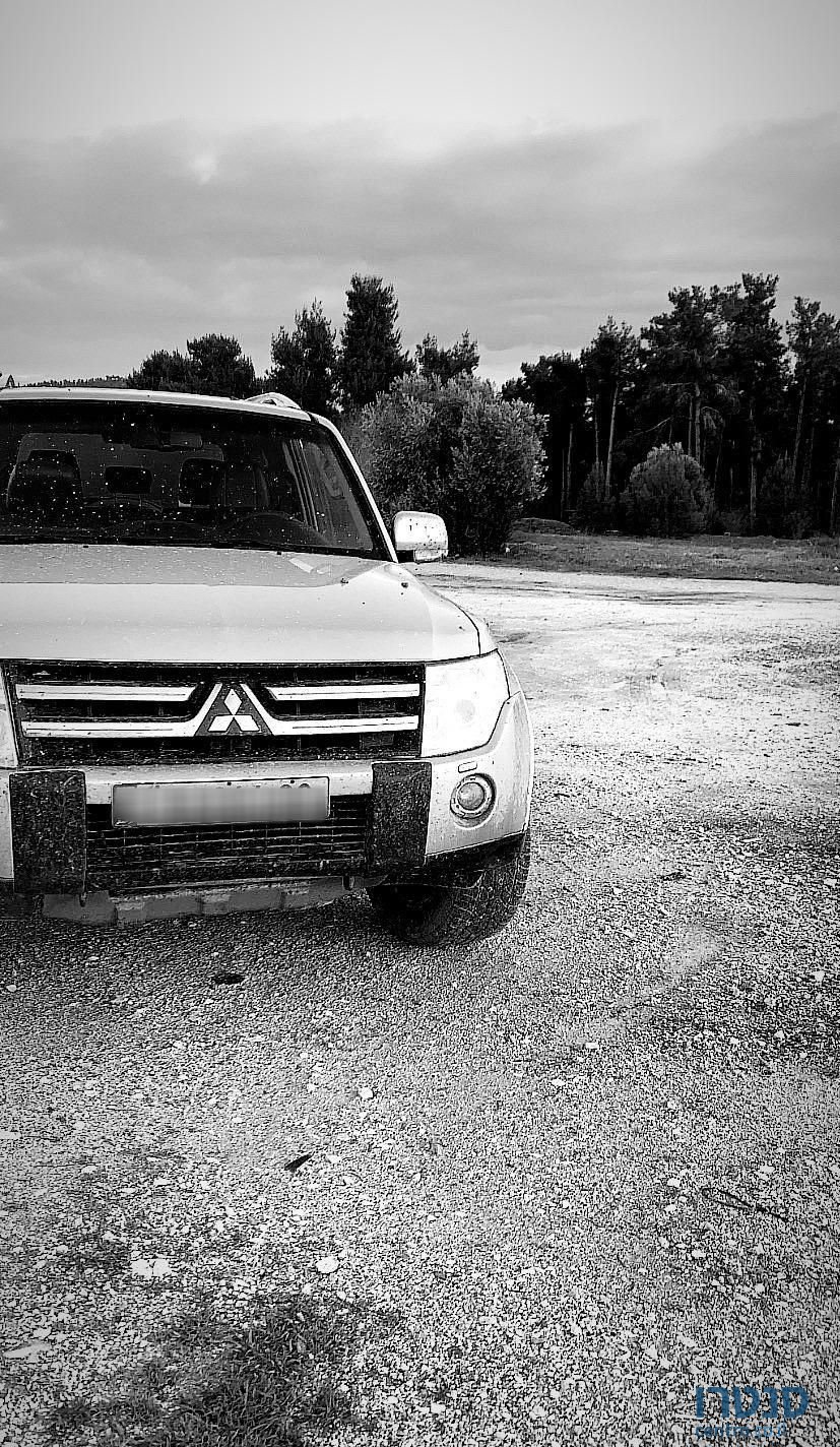 2009' Mitsubishi Pajero מיצובישי פג'רו photo #1