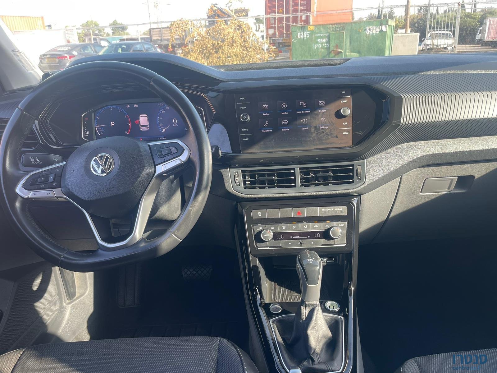 2020' Volkswagen T-Cross photo #3