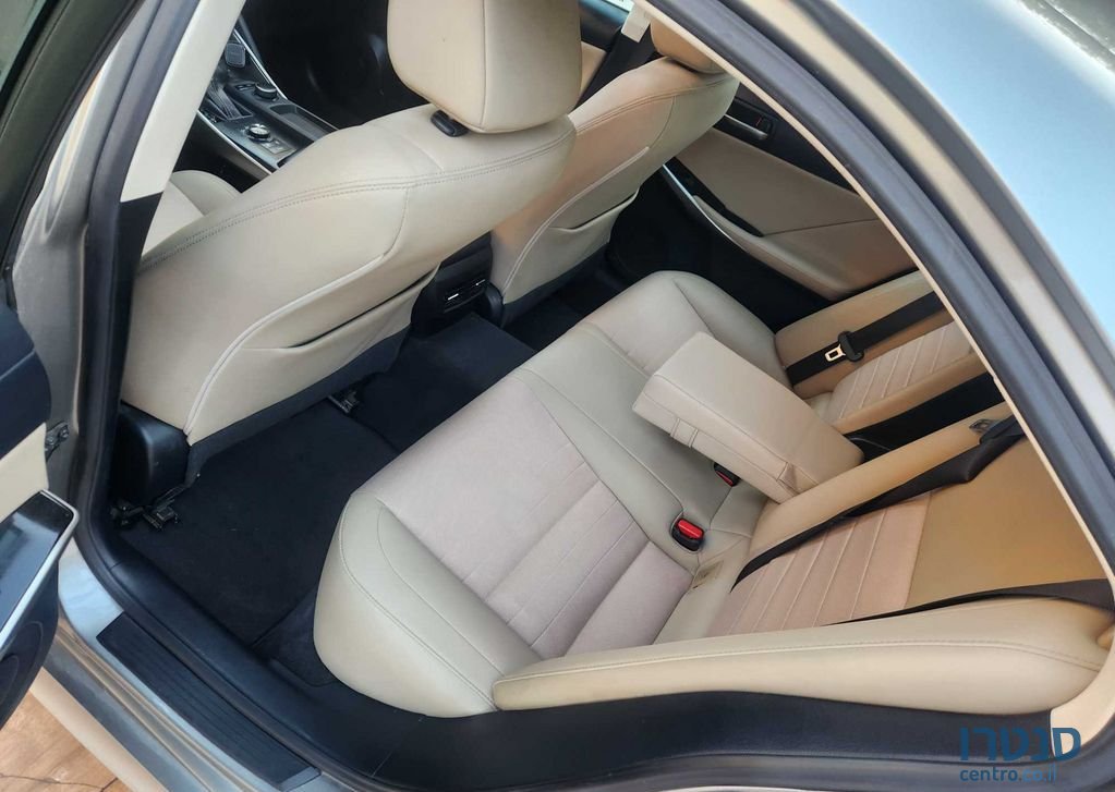 2019' Lexus Is300H לקסוס photo #4
