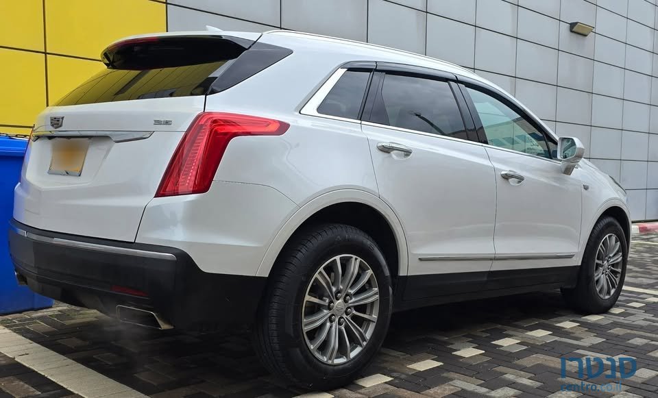 2017' Cadillac XT5 photo #2