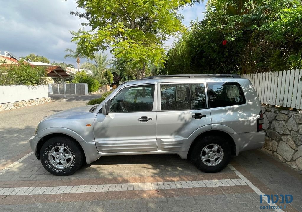 2001' Mitsubishi Pajero מיצובישי פג'רו photo #2