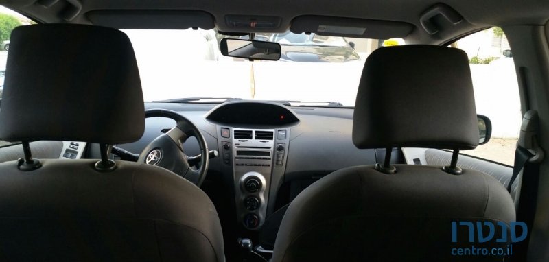2009' Toyota Yaris photo #4