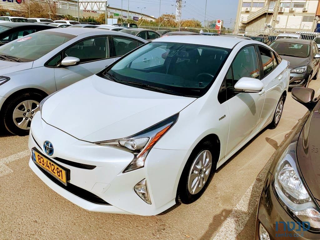 2016' Toyota Prius Plug-in Hybrid photo #1