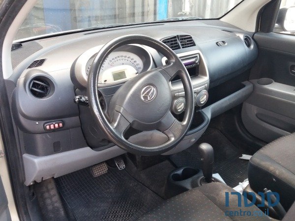 2010' Daihatsu Sirion photo #4