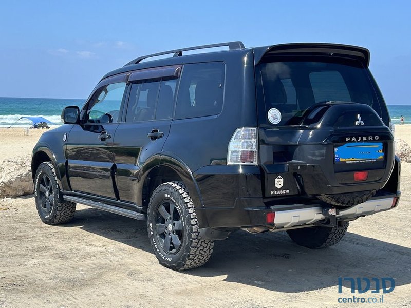 2018' Mitsubishi Pajero מיצובישי פג'רו photo #2