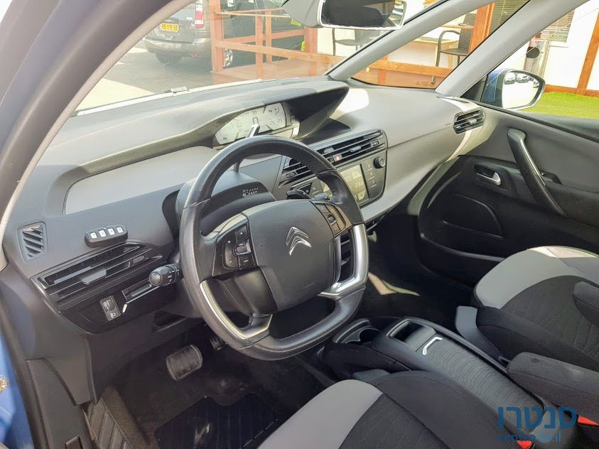 2015' Citroen C4 Picasso photo #3
