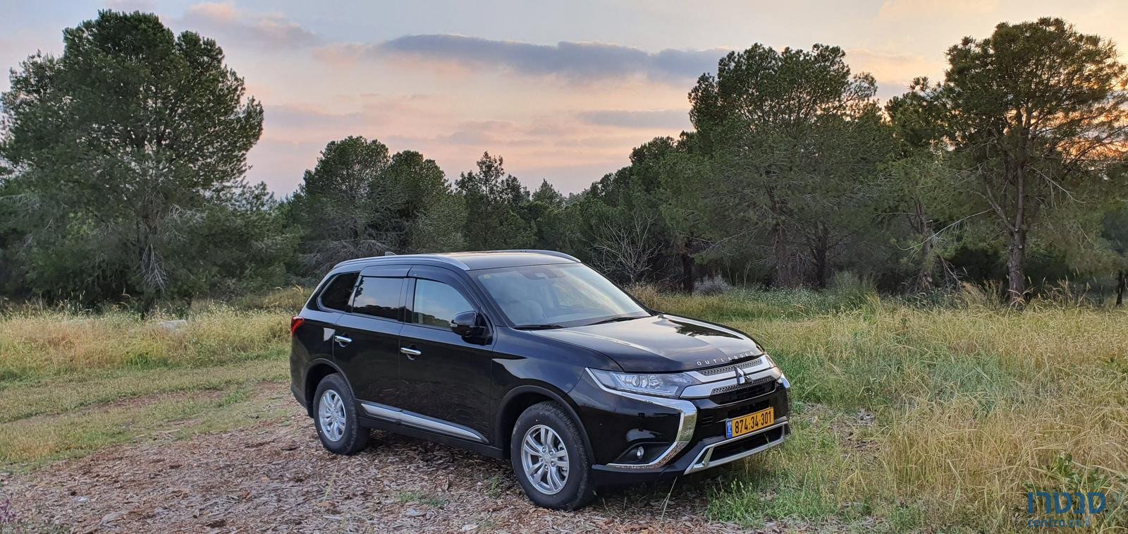 2020' Mitsubishi Outlander photo #2