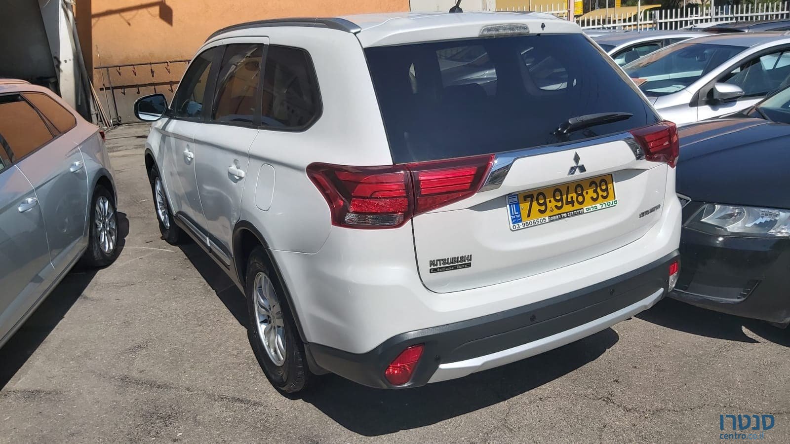 2017' Mitsubishi Outlander photo #2