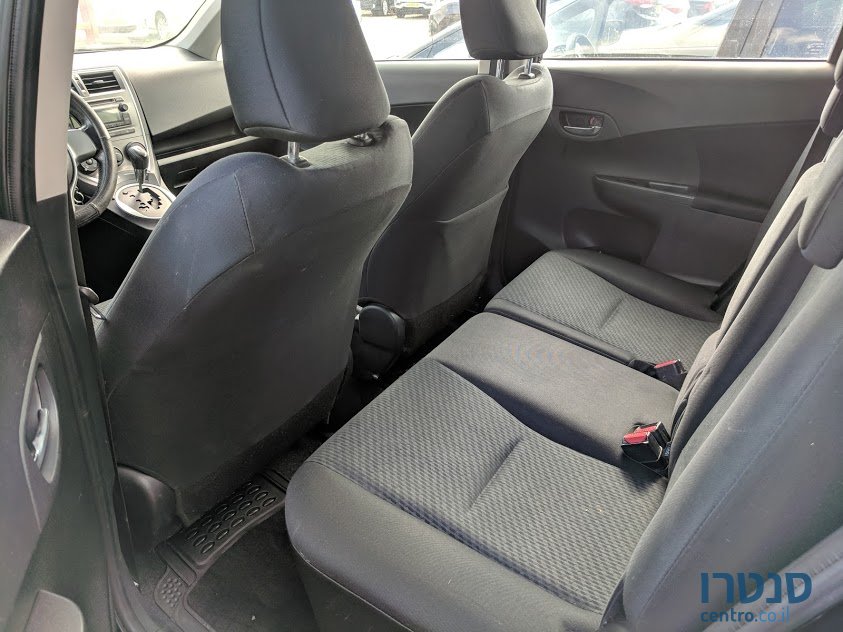 2011' Toyota Yaris Verso photo #6