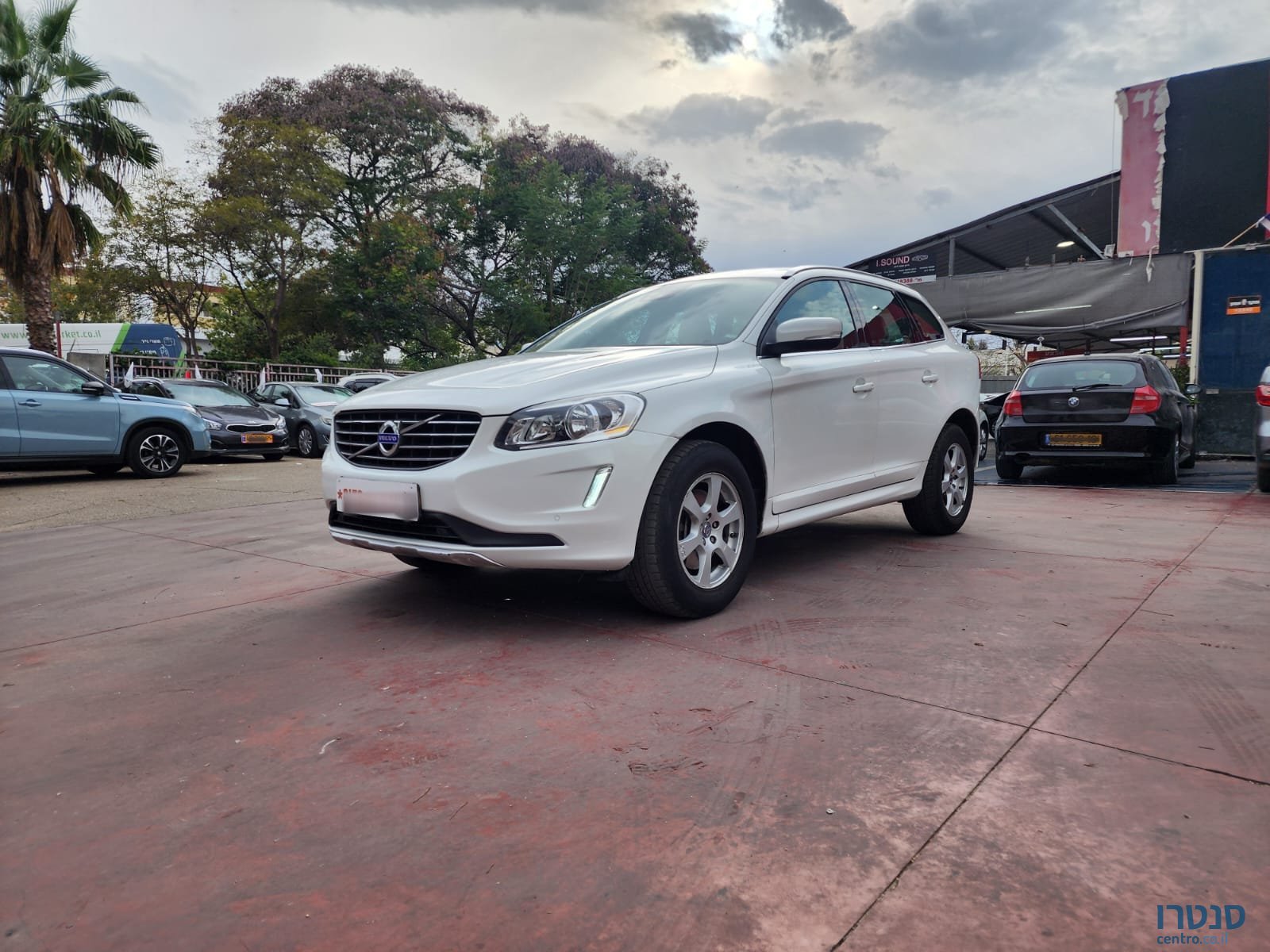 2015' Volvo XC60 photo #1