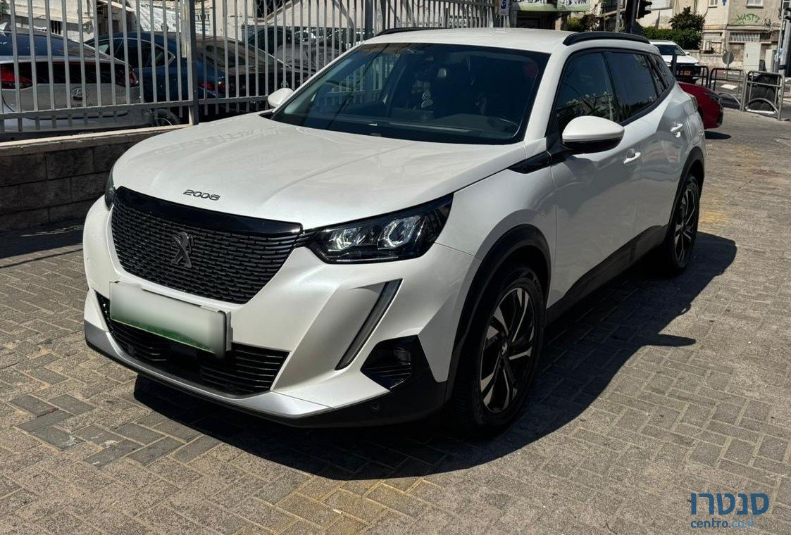 2020' Peugeot 2008 photo #6