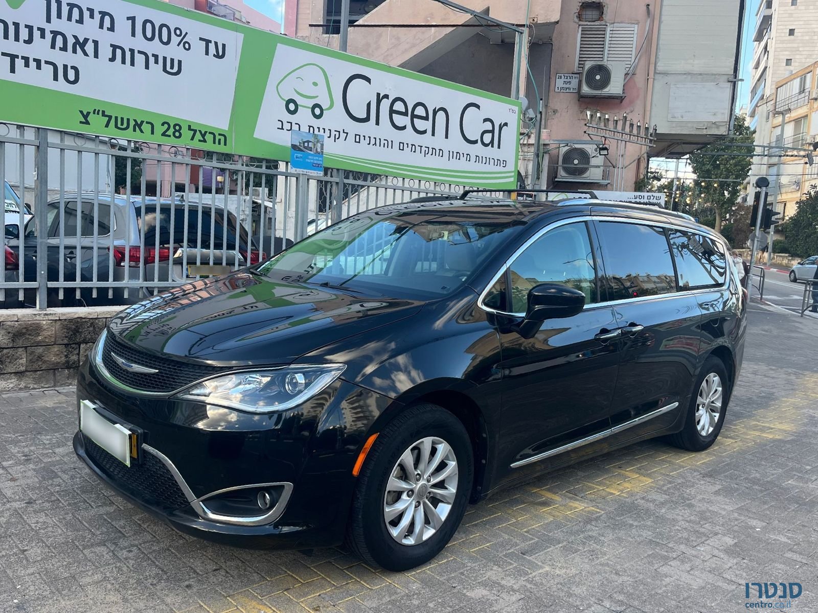 2018' Chrysler Pacifica photo #1