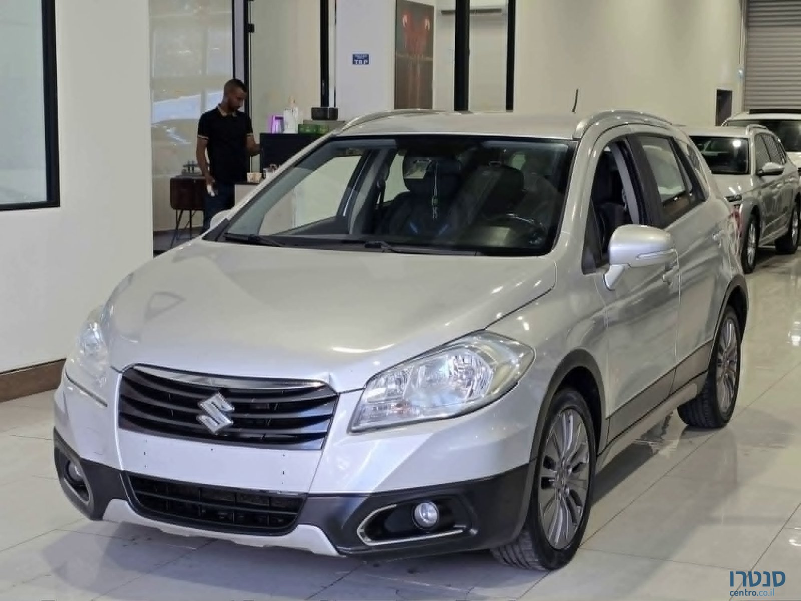 2015' Suzuki SX4 photo #2