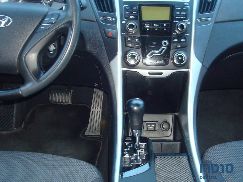 2011' Hyundai Sonata photo #6