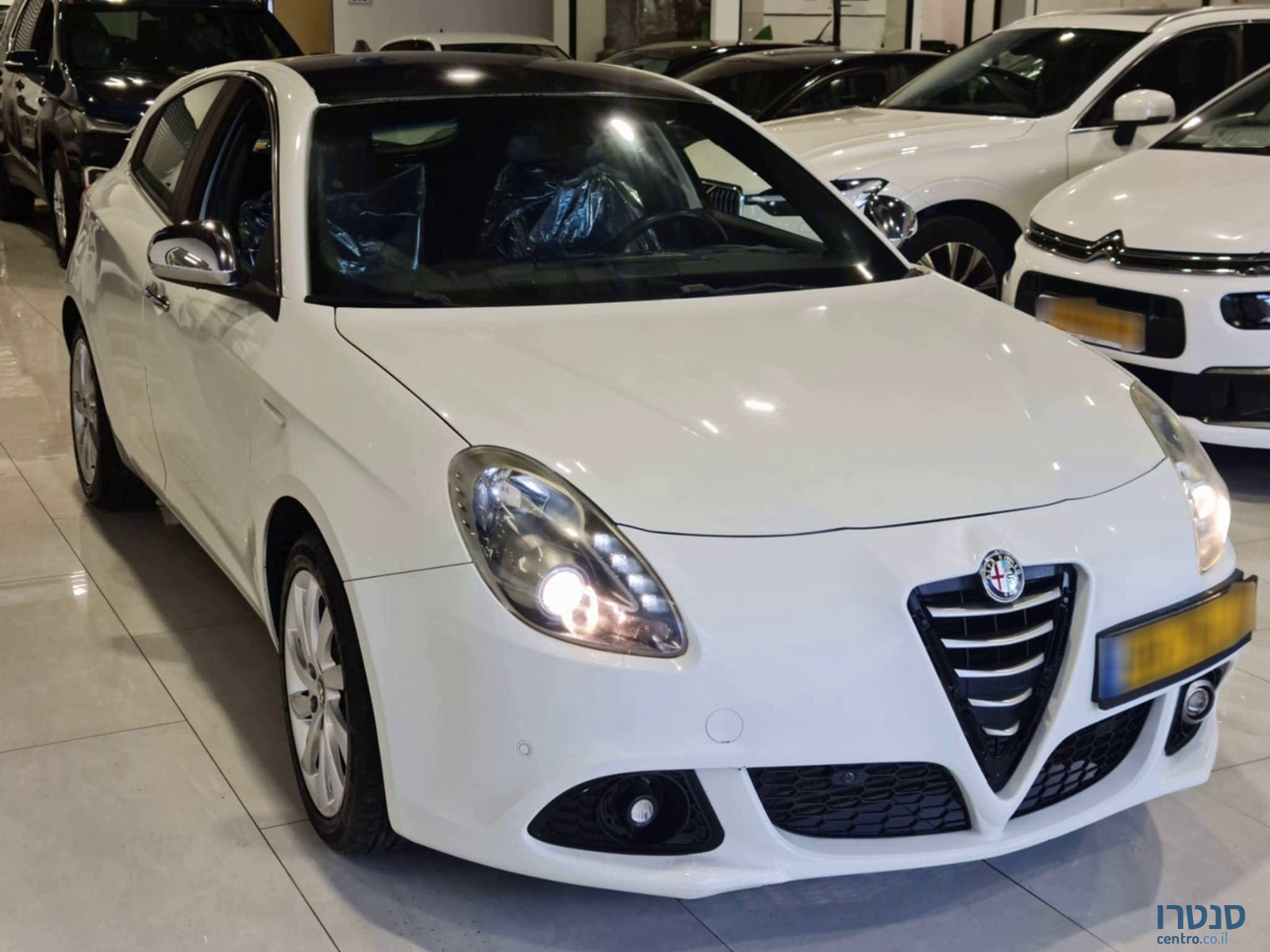 2015' Alfa Romeo Giulietta photo #2