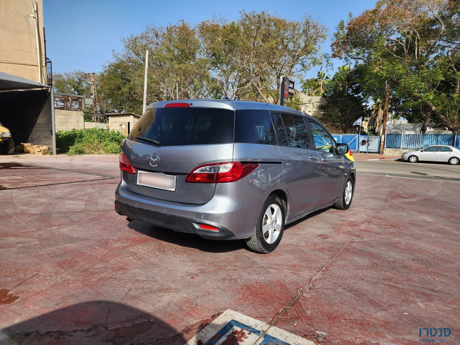 2011' Mazda 5 photo #4