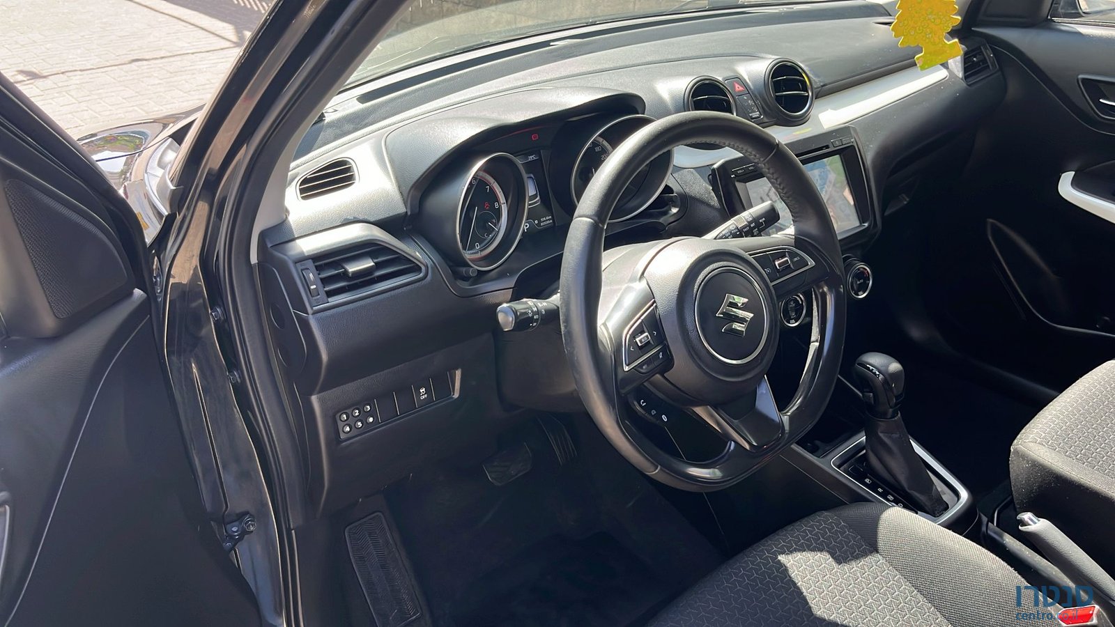 2020' Suzuki Swift photo #2