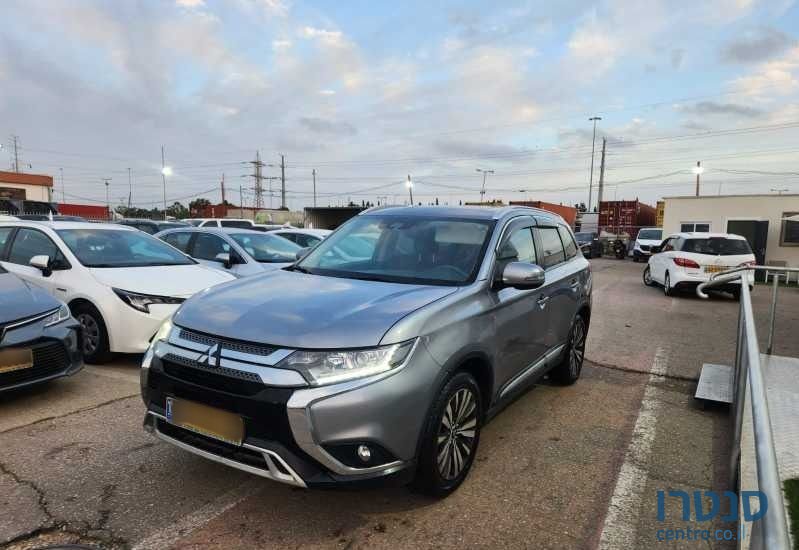 2019' Mitsubishi Outlander מיצובישי אאוטלנדר photo #2