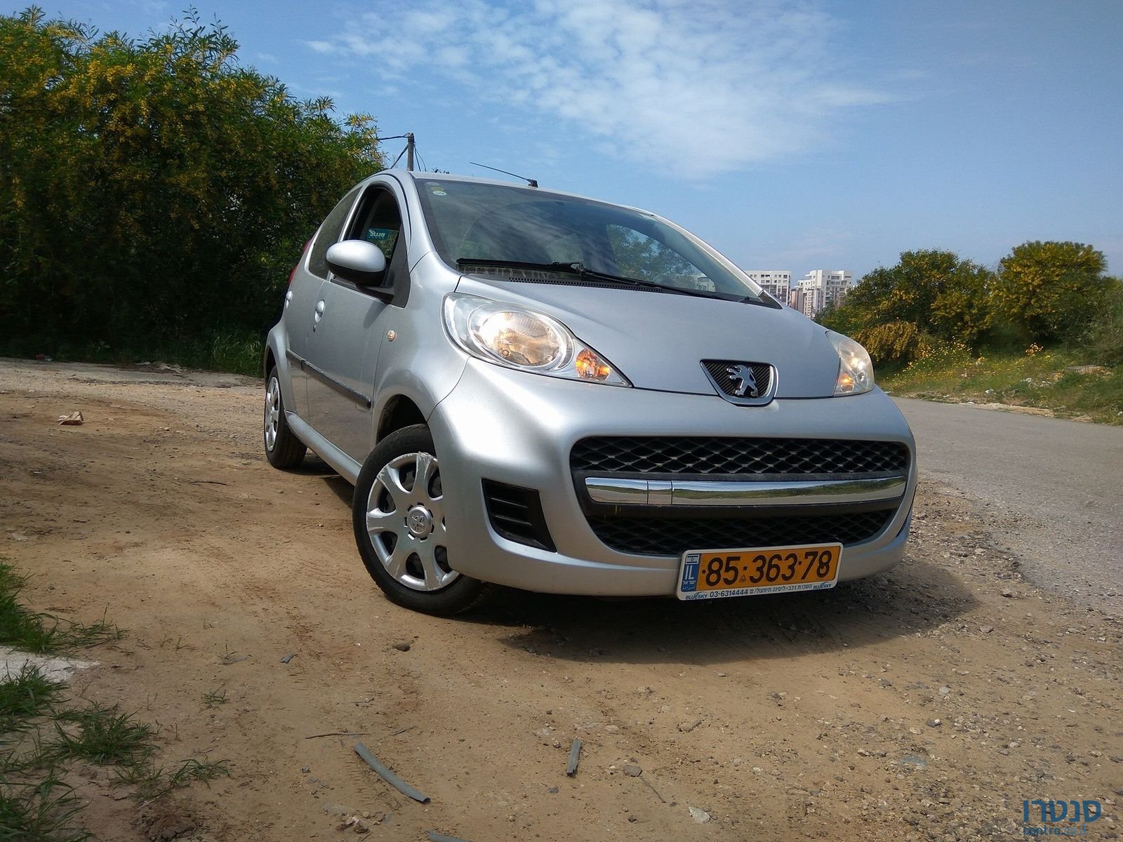 2012' Peugeot 107 photo #4