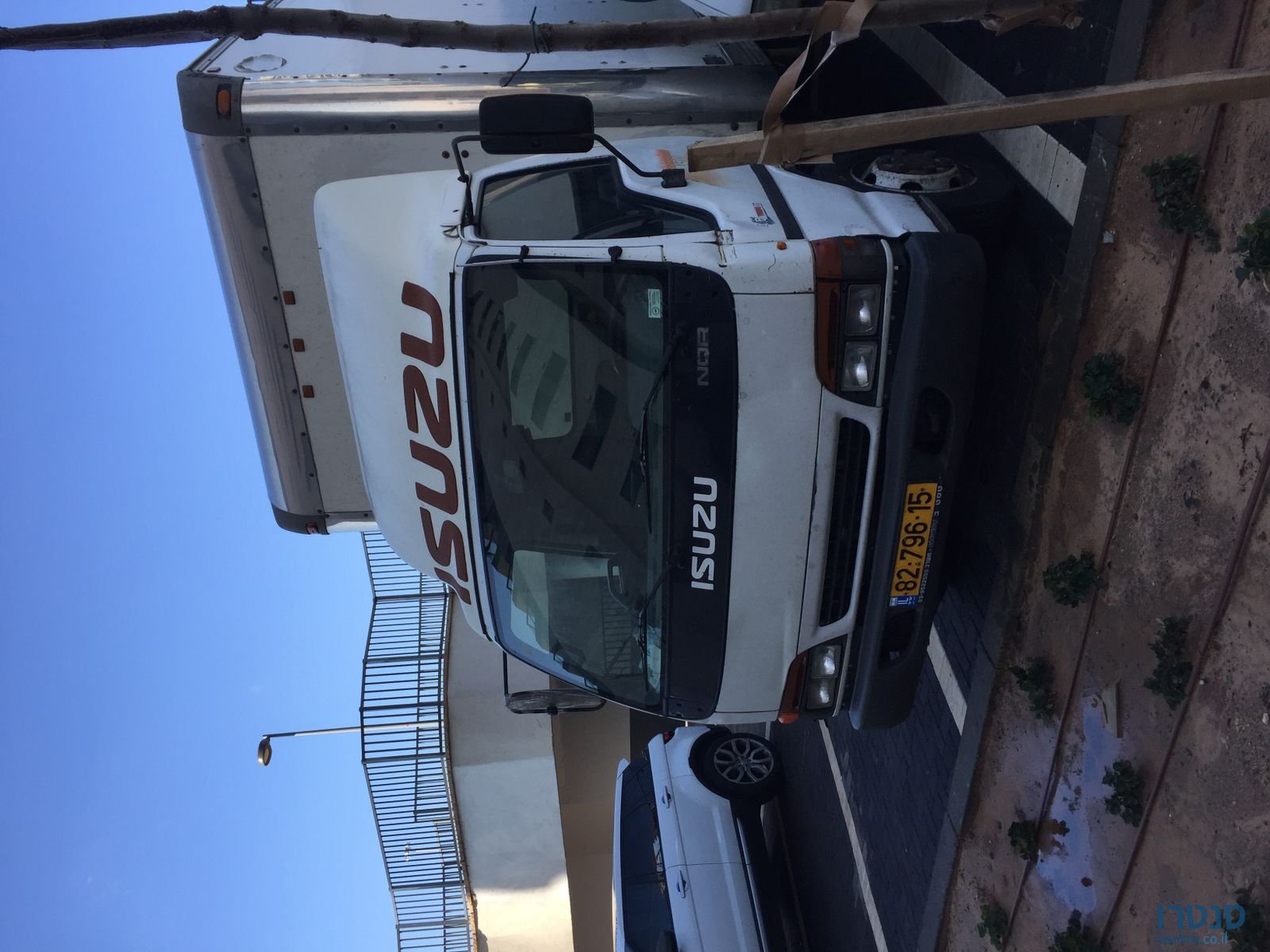 2001' Isuzu SUMO photo #1