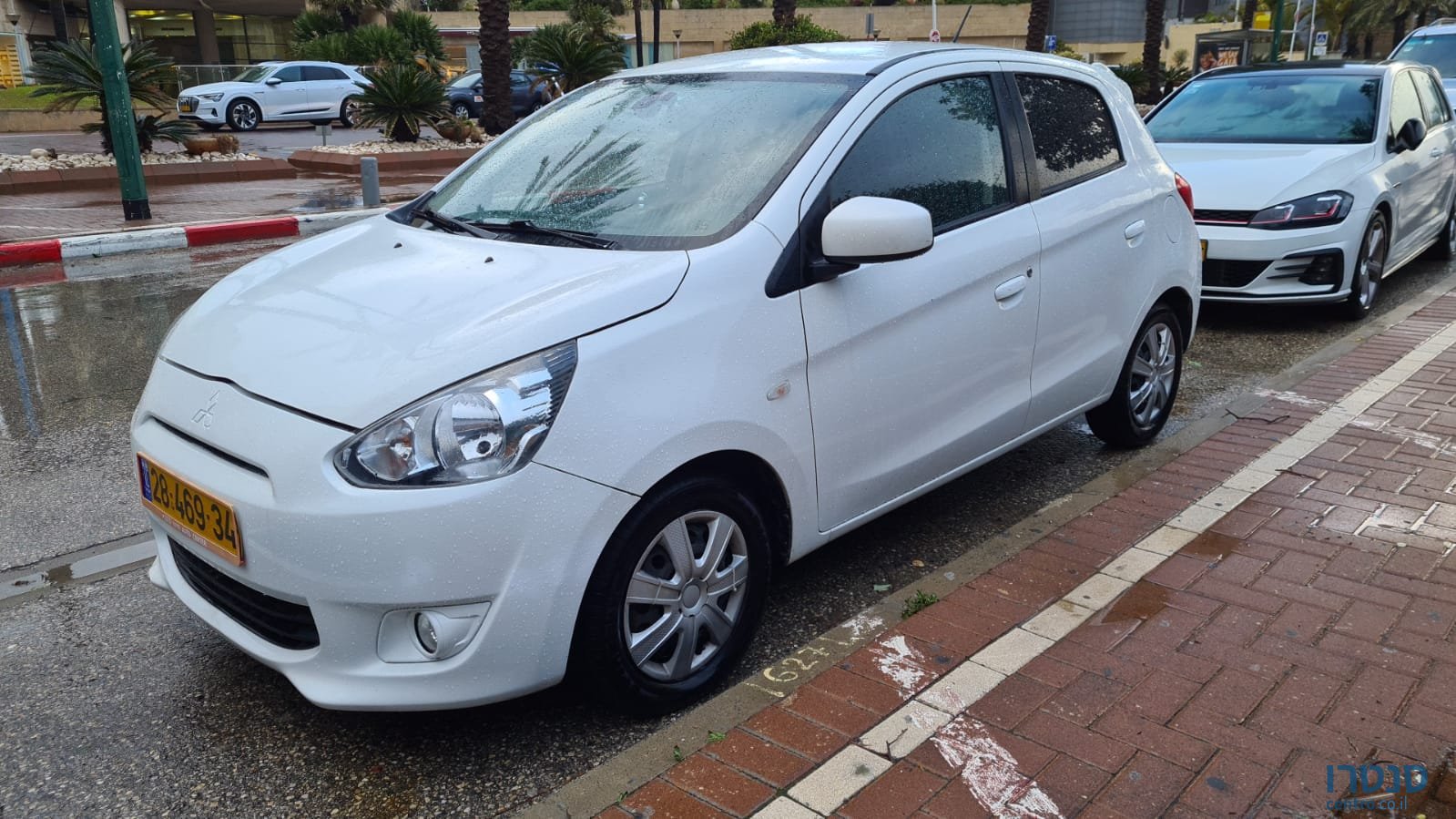 2015' Mitsubishi Space Star photo #2