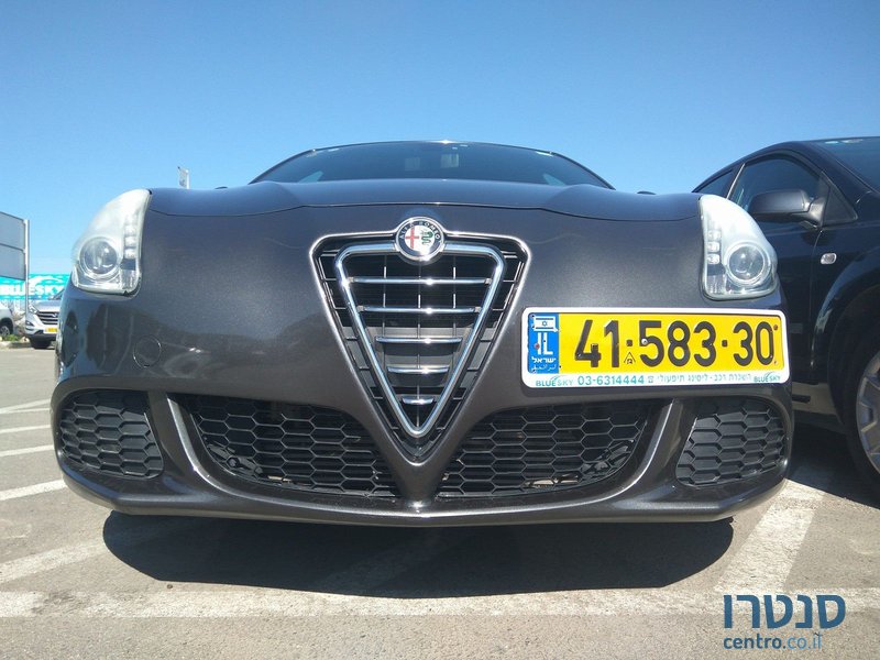 2014' Alfa Romeo Giulietta photo #3