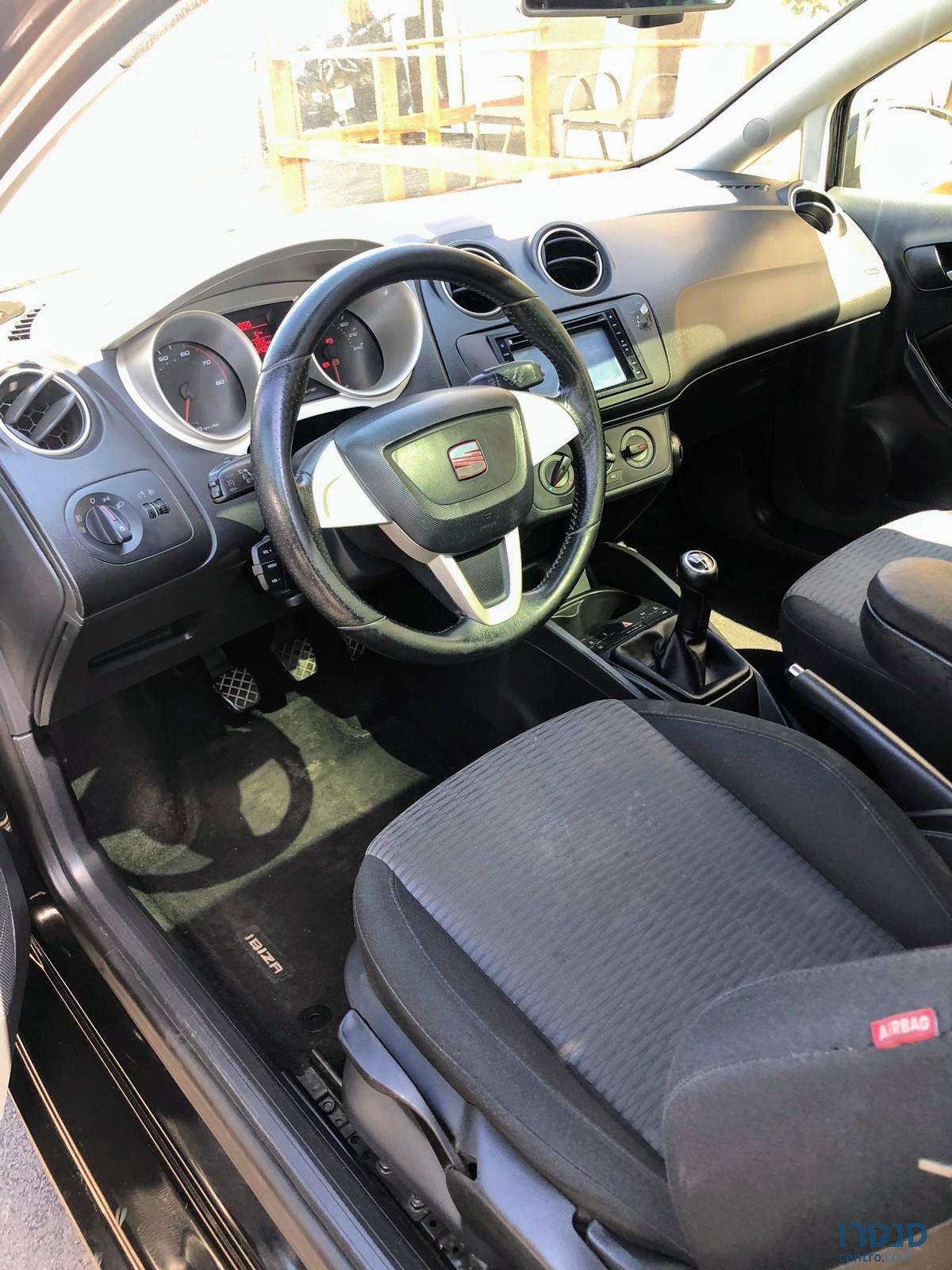 2013' SEAT Ibiza photo #4