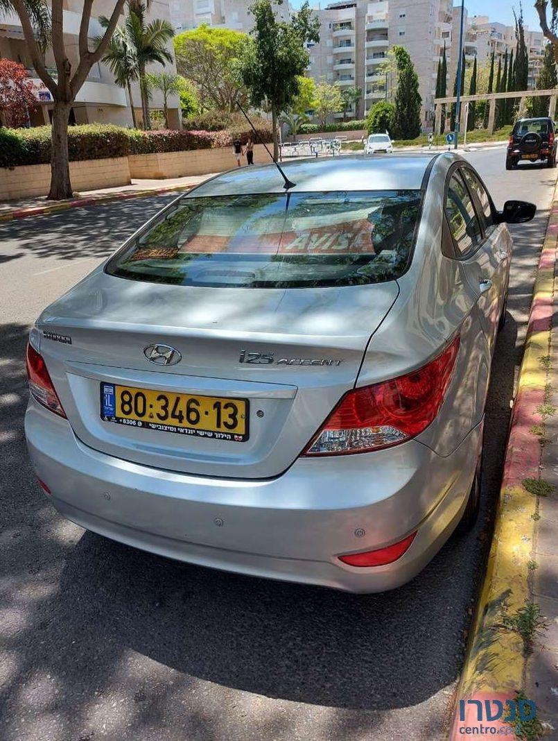 2012' Hyundai i25 יונדאי photo #3