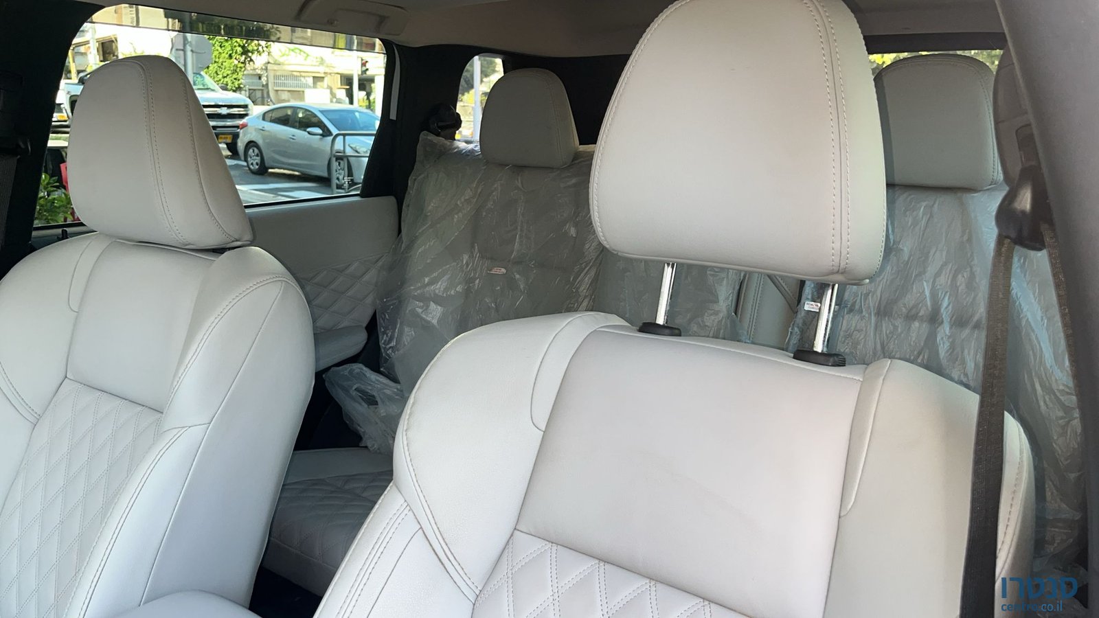 2023' Mitsubishi Outlander photo #5