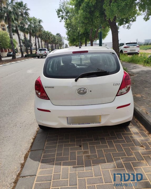 2013' Hyundai i20 יונדאי photo #3