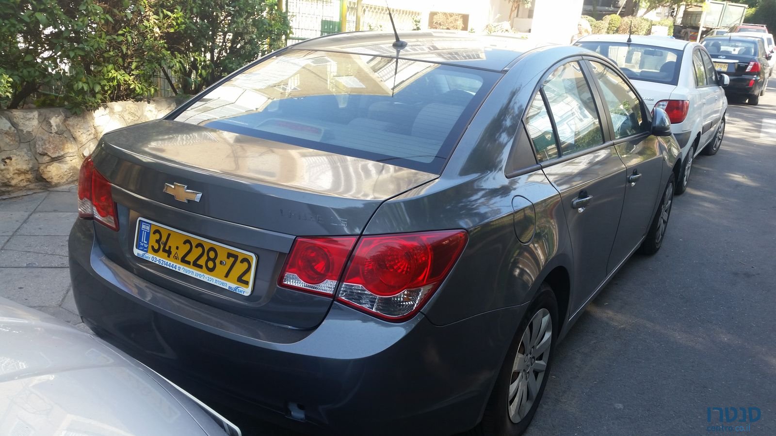 2010' Chevrolet Cruze Ls photo #1