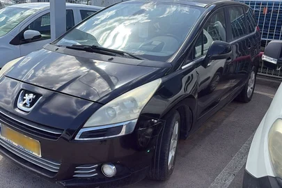 2012' Peugeot 5008 פיג'ו