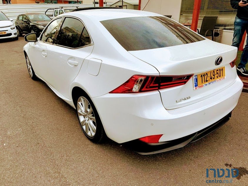 2017' Lexus IS 300 H photo #2