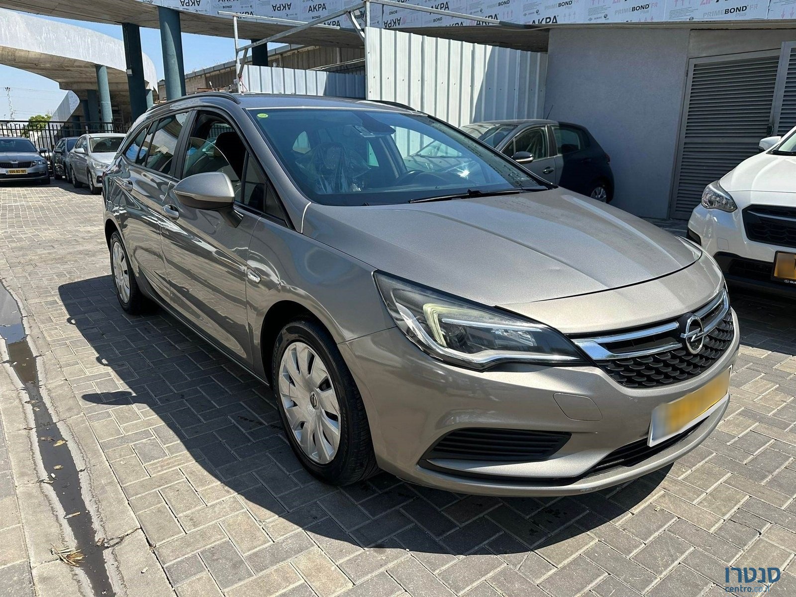 2015' Opel Astra photo #2