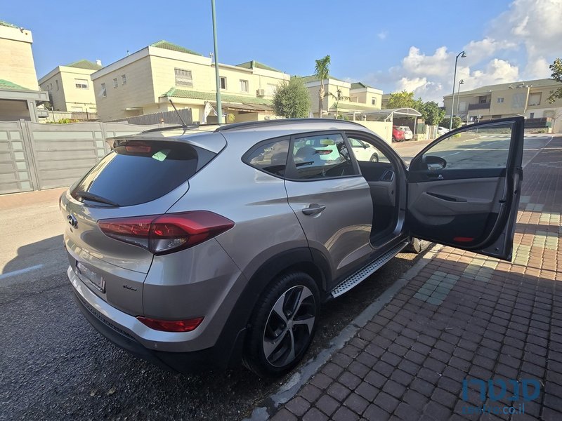 2018' Hyundai Tucson Luxury photo #2