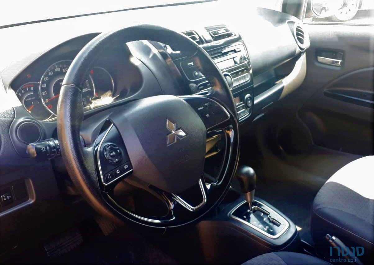 2017' Mitsubishi Space Star photo #5