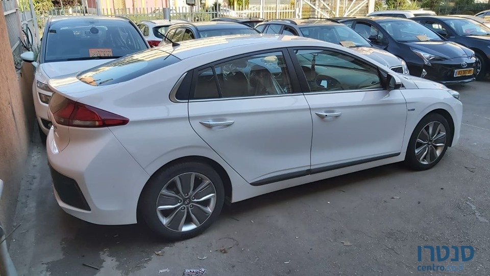 2019' Hyundai Ioniq photo #2
