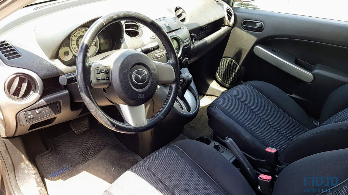 2009' Mazda 2 photo #2