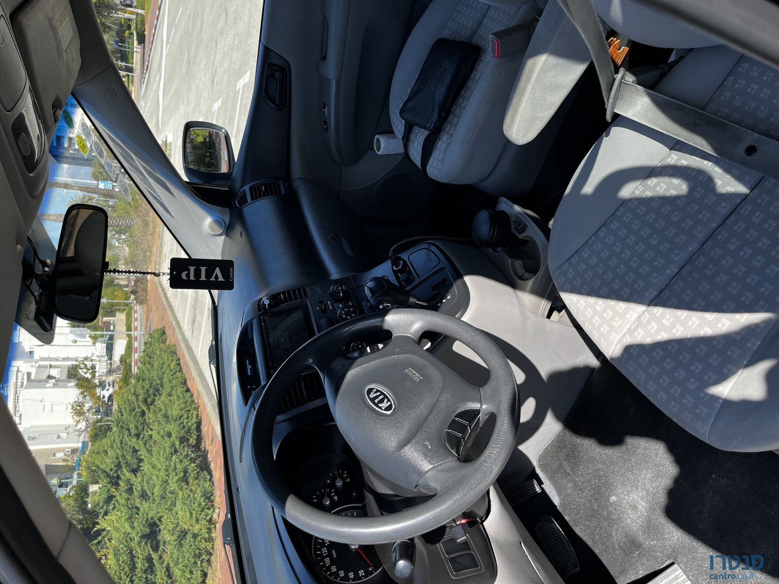 2011' Kia Carnival photo #3