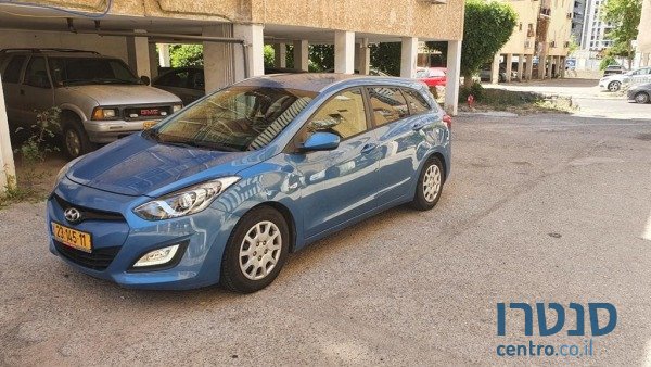 2013' Hyundai i30 photo #1