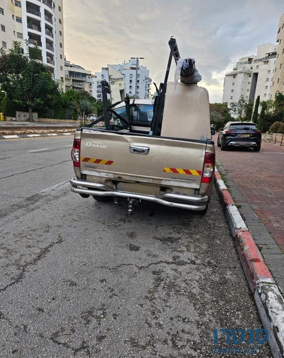 2009' Isuzu 2X4 D-Max איסוזו photo #3