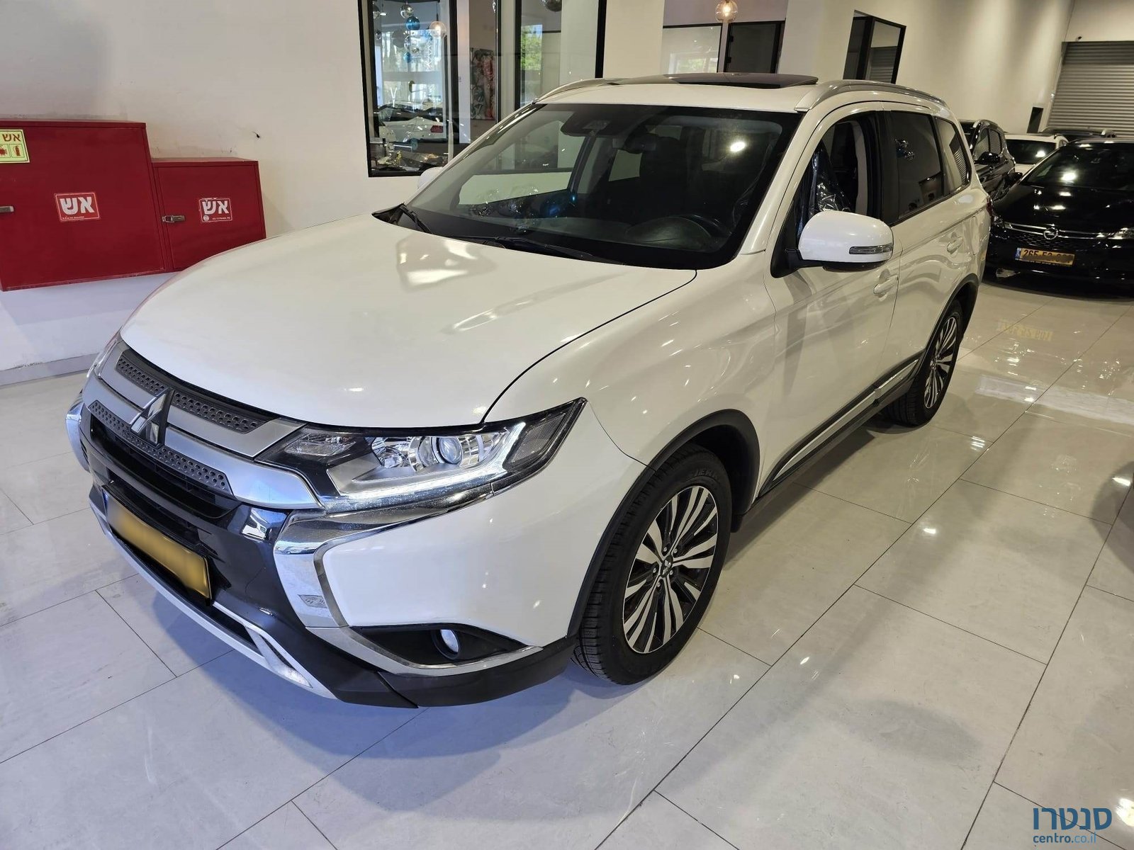 2019' Mitsubishi Outlander photo #1