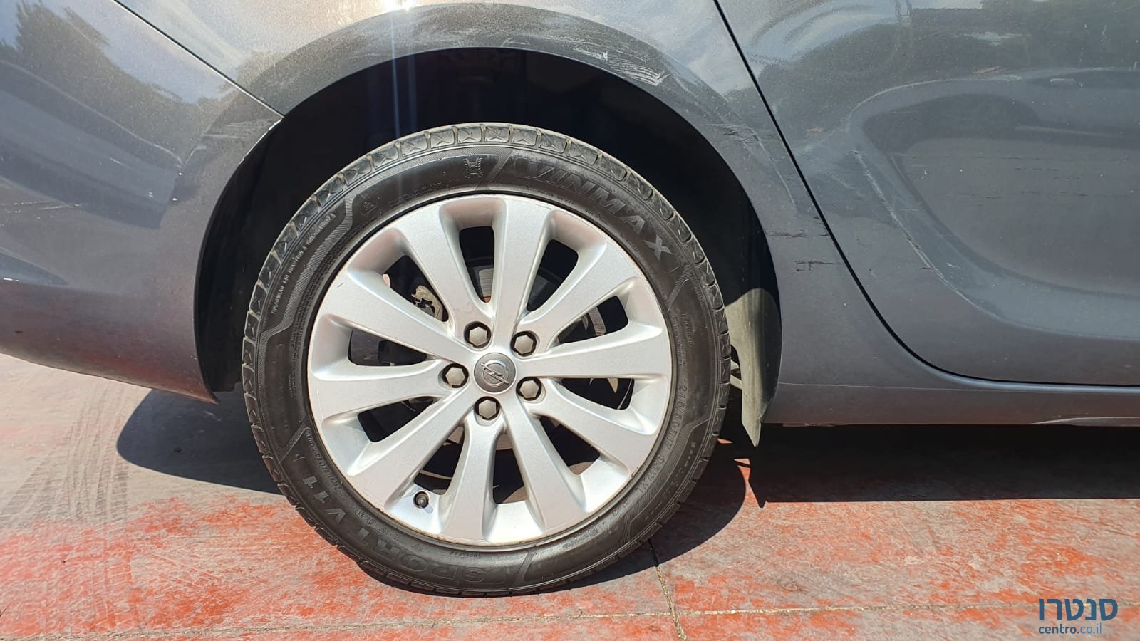 2014' Opel Astra photo #3