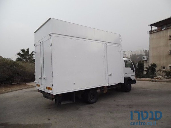 2000' Nissan photo #2