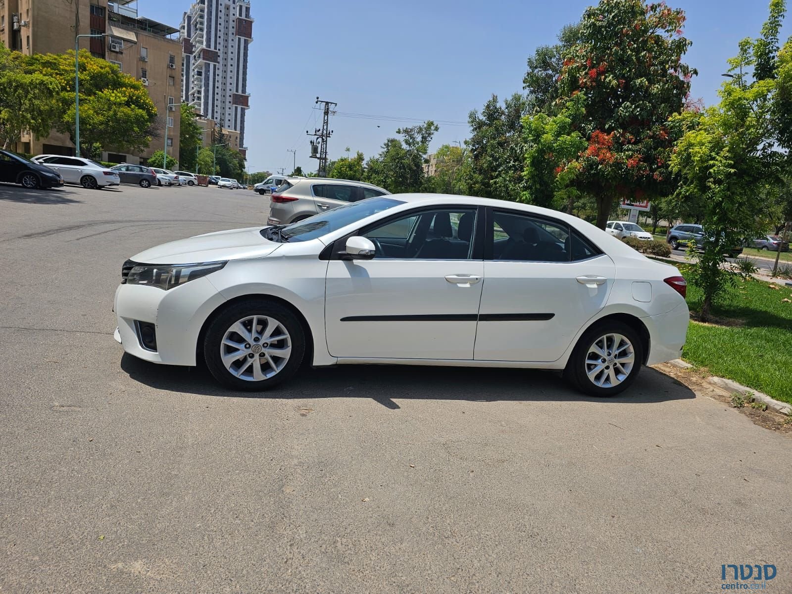 2015' Toyota Corolla טויוטה קורולה photo #1