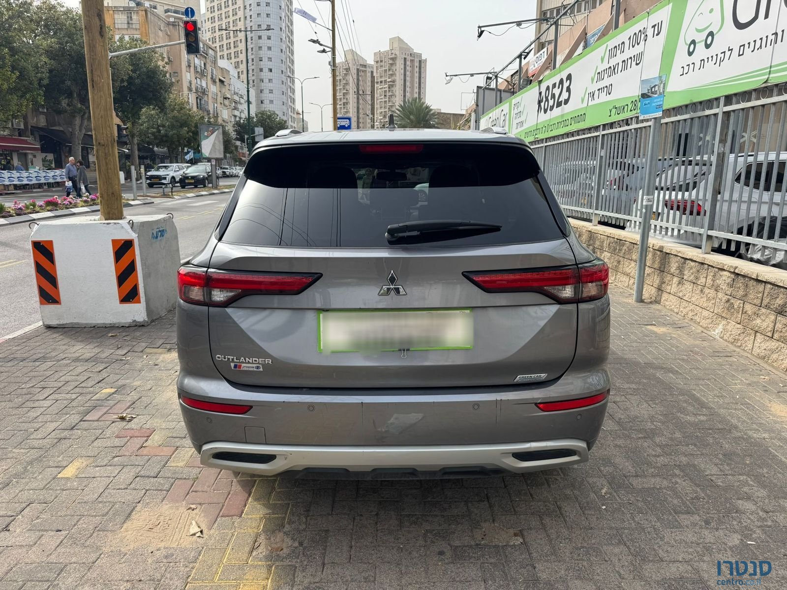 2022' Mitsubishi Outlander photo #6